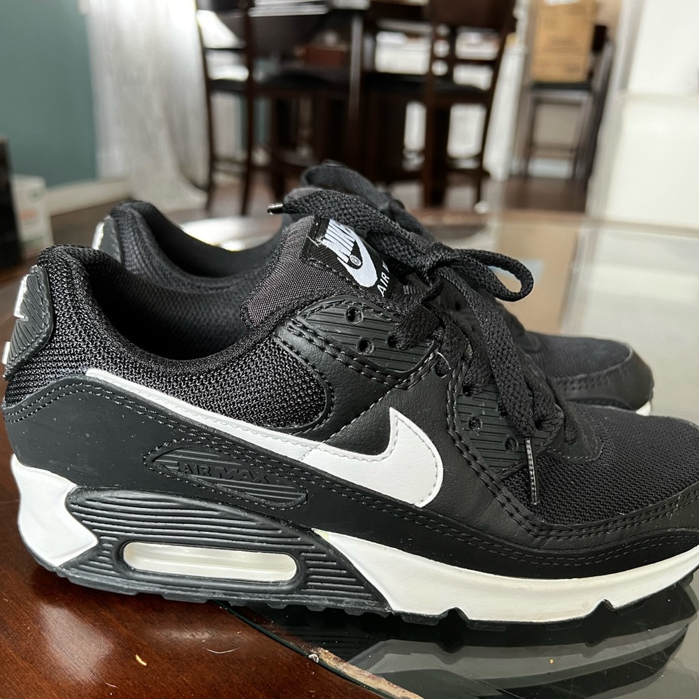 Woman’s Nike Air Max 90